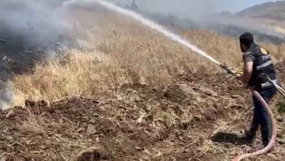 Elazığ'da Ekili Arazide Çıkan Yangın 35 Dönümü Kül Etti