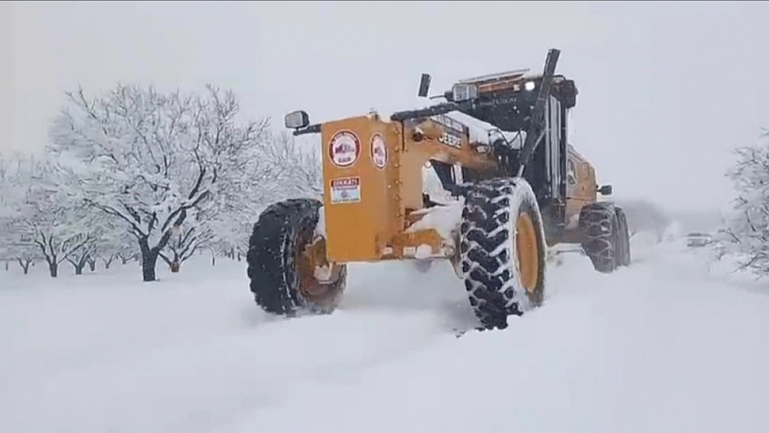 Elazığ'da 90 köy yolunda çalışmalar sürüyor