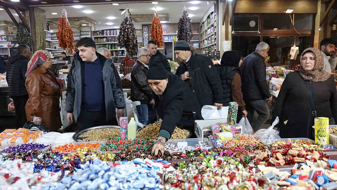 Elazığ’da Bayram Hazırlıkları: Şekerler Tezgahlarda