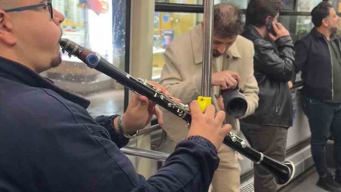 Elazığ’da Belediye Otobüsü Türkü Meclisine Dönüştü