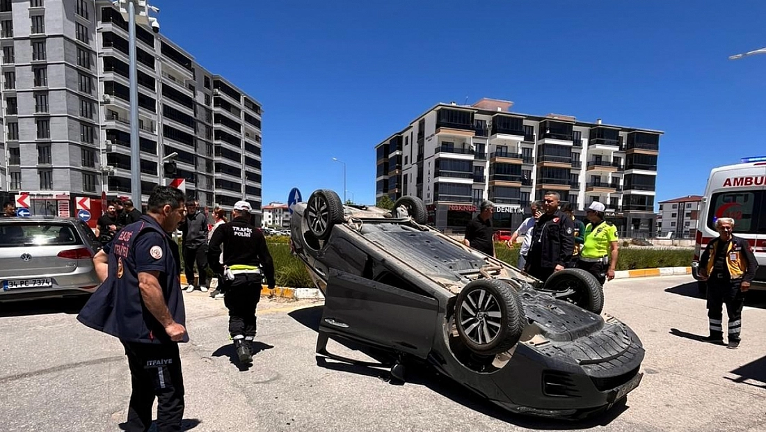 Elazığ’da Kontrolden Çıkan Otomobil Takla Attı