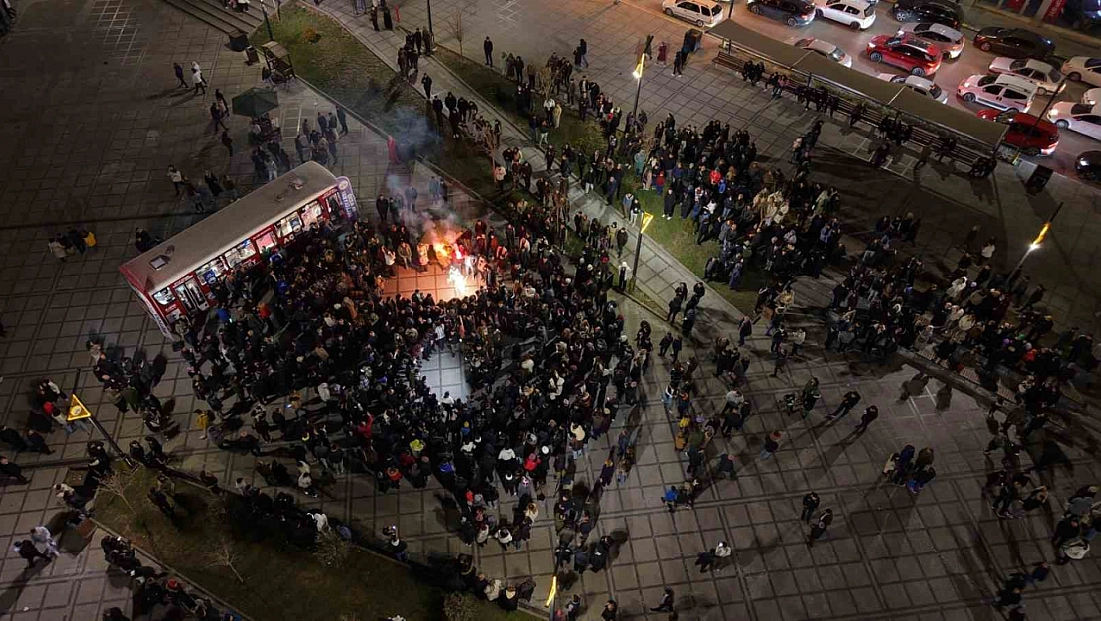 Elazığ’da Yüzlerce Kişiden Dev Halay