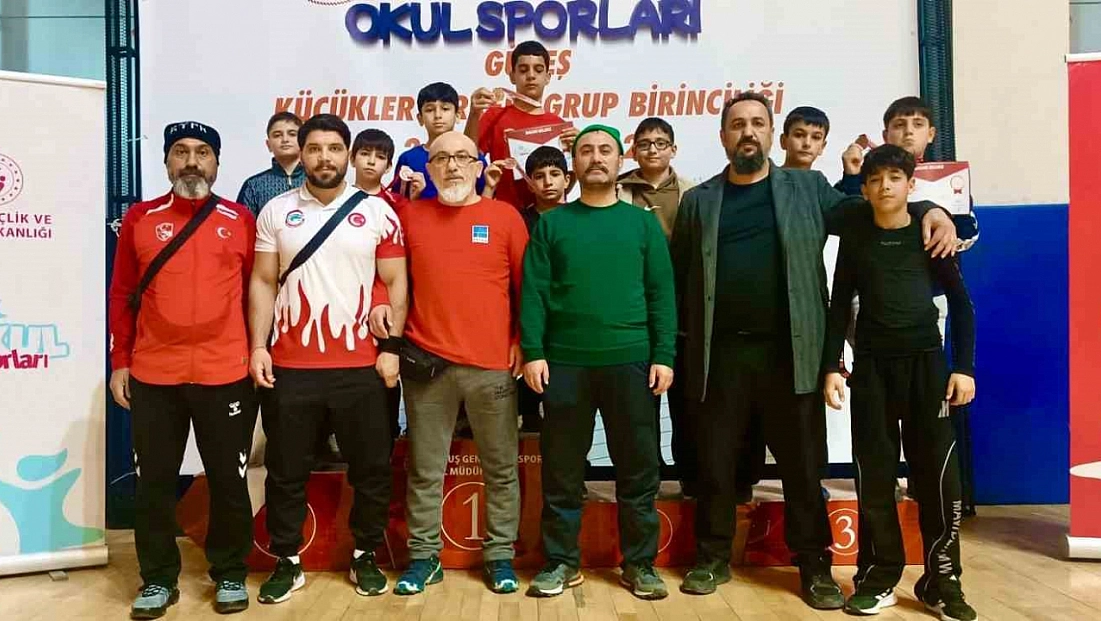 Elazığlı Minik Güreşçilerden Büyük Zafer