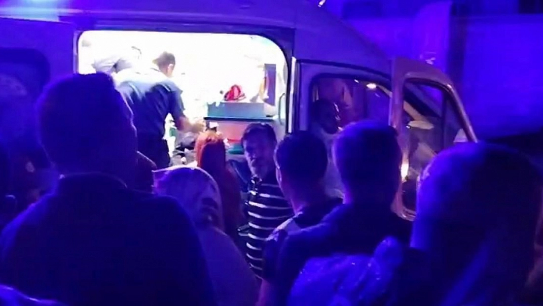 Festival Alanında Korku Dolu Anlar: LED Ekran Devrildi, 5 Yaralı