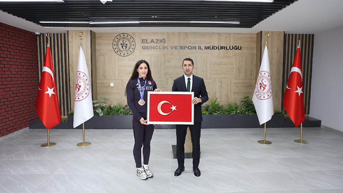 Avrupa 3.’sü Gizem Özer, İl Müdürü Eren’i Ziyaret Etti