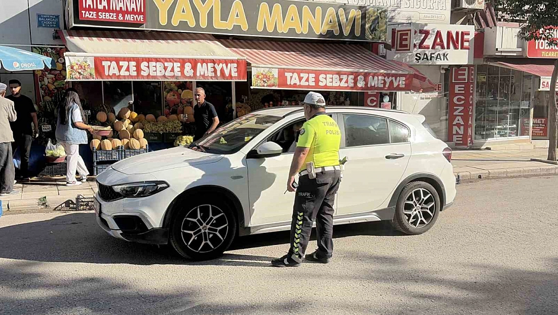 Polislerin Önünde Ters Yöne Giren Sürücüye 10 Bin Lira Ceza