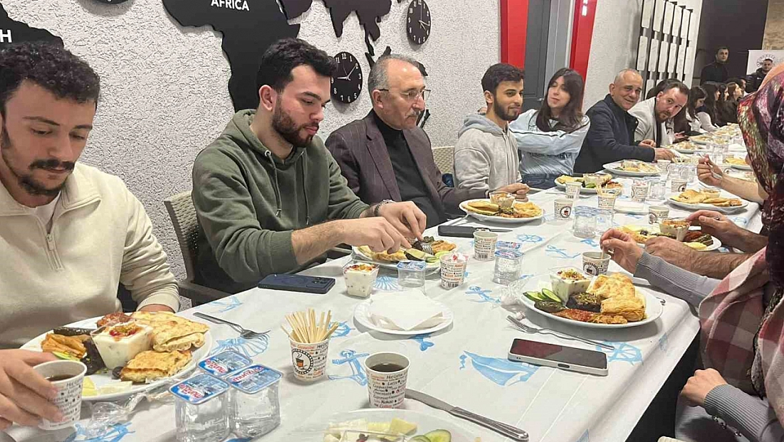 Göktaş, Sahurda Çalışan Öğrencilerle Bir Araya Geldi