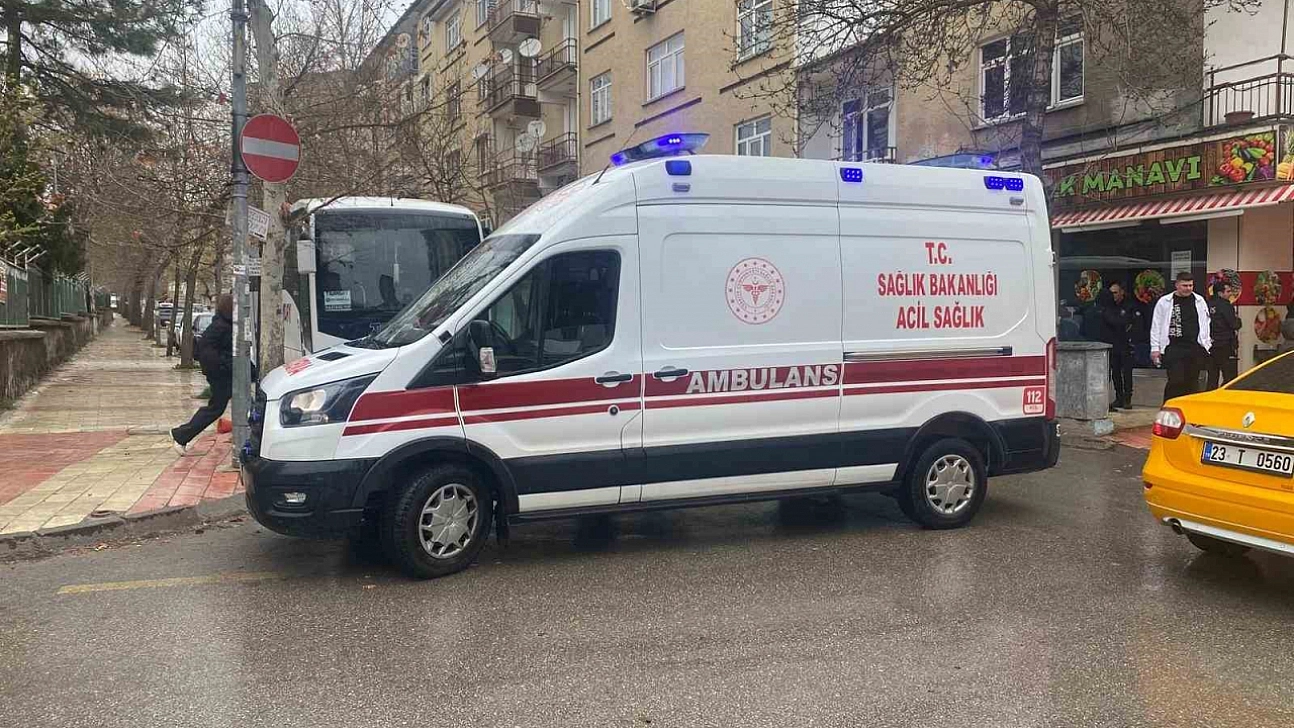 Elazığ'da Kaza: 2 Kişi Yaralandı