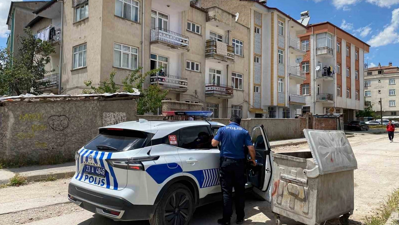 5 Yaşındaki Çocuk 2'nci Kattan Düştü