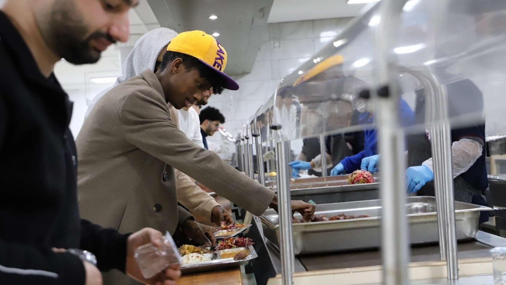 Fırat Üniversitesinde İlk İftara 5 Bin Kişi Katıldı