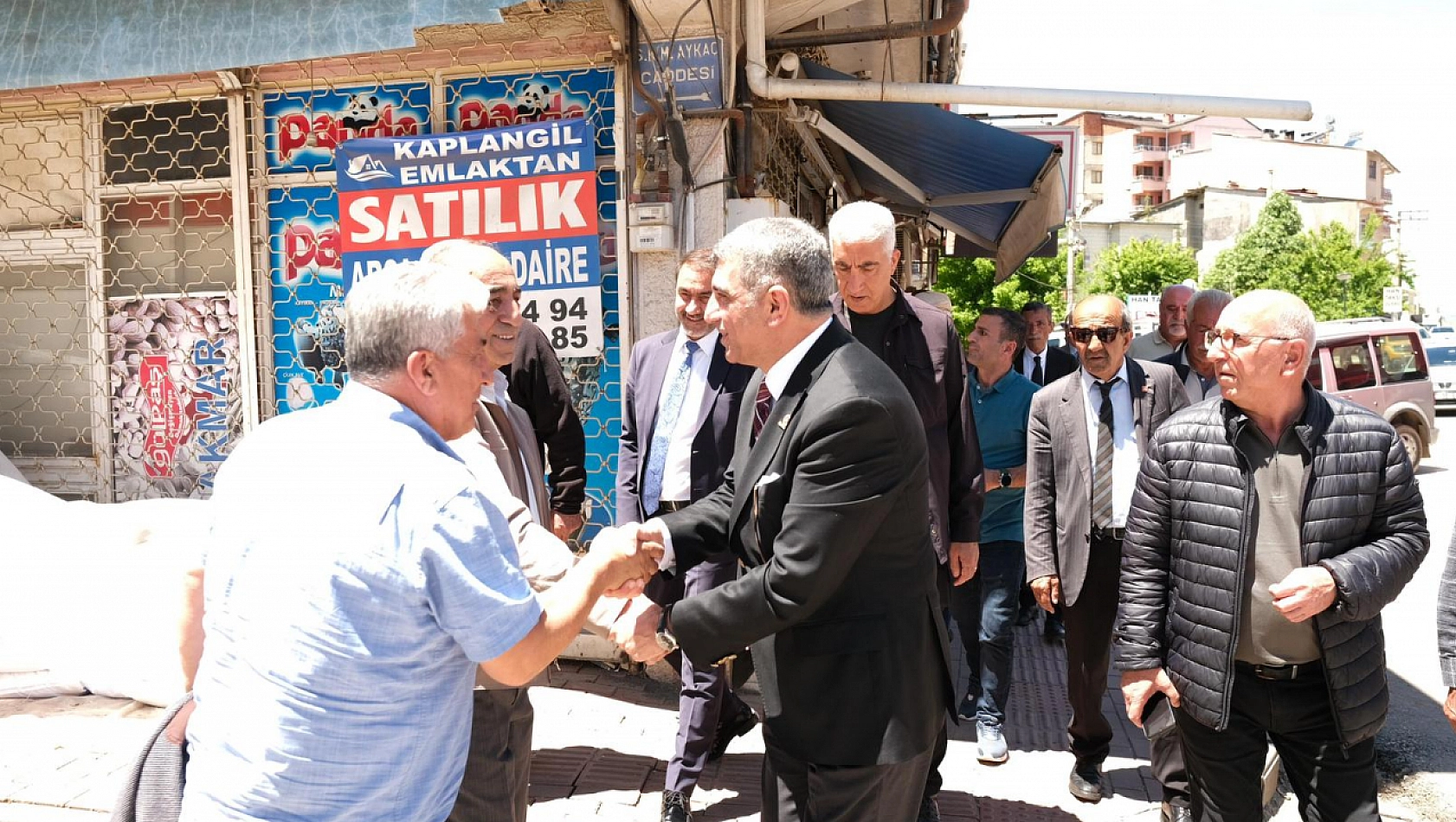 Milletvekili Gürsel Erol, İlçelerde Vatandaşlarla Bayramlaştı