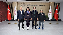 Avrupa 3.'sü Gizem Özer, İl Müdürü Eren'i Ziyaret Etti