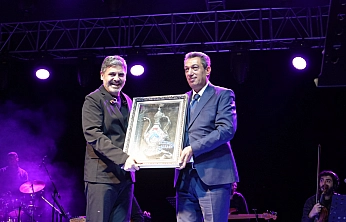 29. Hazar Şiir Akşamları'nda Muhteşem Final: Sivrice'de Ender Balkır Rüzgârı