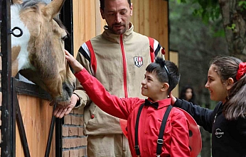 Özel Çocuklar İçin At Terapisi Etkinliği Düzenlendi
