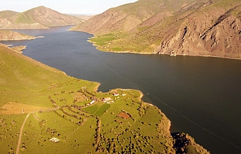 Baharla Birlikte Keban Baraj Gölü'nde Kartpostallık Görüntüler