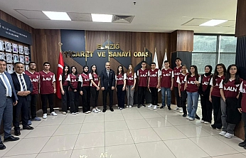 Başkan Alan Sözünü Tuttu: Öğrencilere Formalarını Hediye Etti