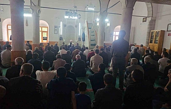 Bayram Ve Cuma Coşkusu Camilerde Buluştu