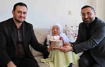 Cumhuriyet'le Yaşıt Nazife Nineye Anneler Günü Sürprizi