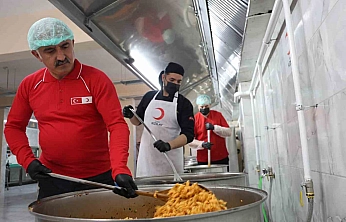 Yardımlaşma Sofrası: Dev Kazanlar Kaynıyor