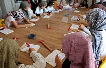Kur'an Kursunda Minik Eller Sanatla Buluştu: Filografi Öğreniyorlar