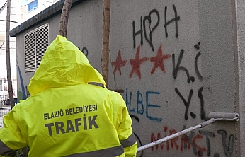 Elazığ Belediyesi, Duvar Yazılarını Temizliyor