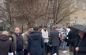 Elazığ'da Bayramlaşma İçin Metrelerce Kuyruk