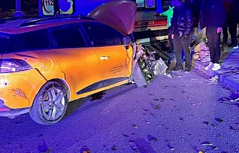 Elazığ'da Taksi ile Hafif Ticari Araç Çarpıştı: 4 Yaralı