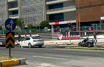 Elazığ'da Otomobil ve Motosiklet Kazası: 3 Yaralı