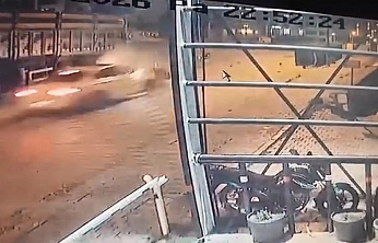 Elazığ'da 4 Yaralının Olduğu Kaza Kamerada