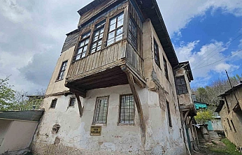 Elazığ'da Asırlık Konak Zamana Meydan Okuyor