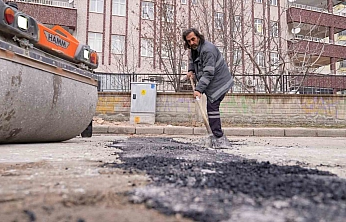 Elazığ'da Yollarda Asfalt Yama Çalışmaları Devam Ediyor