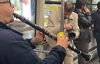 Elazığ'da Belediye Otobüsü Türkü Meclisine Dönüştü