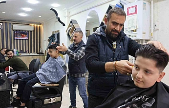 Elazığ'da Berberlerde Bayram Yoğunluğu Başladı