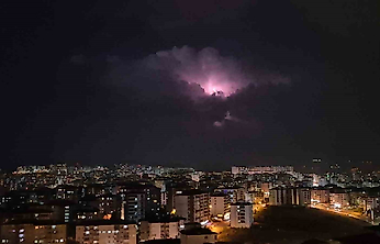 Elazığ Semalarında Görsel Şölen: Şimşekler Geceyi Aydınlattı