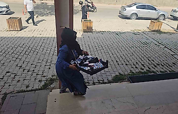 Elazığ'da Dilenci Operasyonunda İlginç Anlar: Seyyar Satıcı Kılığına Girdi