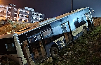 Kontrolden Çıkan Halk Otobüsü Şarampole Devrildi