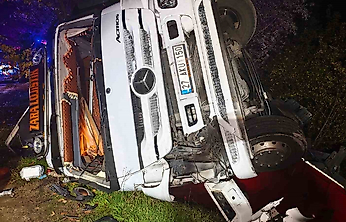 Elazığ'da Feci Kaza: Kamyonda Sıkışan Sürücü Kurtarıldı