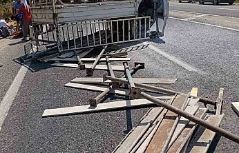 Elazığ'da Kamyonet Devrildi: 2 Kişi Yaralandı