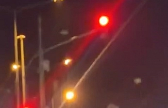 Trafikte Tehlikeli Makas: Kamyonet Sürücüsü Kameraya Yakalandı