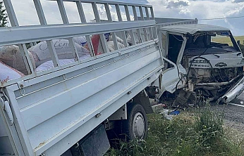 Elazığ'da Korkutan Kamyonet Kazası