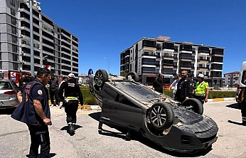 Elazığ'da Kontrolden Çıkan Otomobil Takla Attı