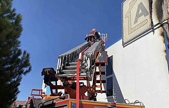 Elazığ'da Konteyner Üretim Tesisinde Yangın Çıktı