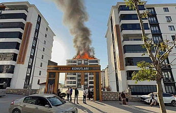 Elazığ'da Çatı Yangını Paniğe Neden Oldu