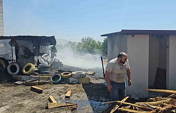 Elazığ'da İş Yerinde Yangın: 4 Kişi Dumandan Etkilendi