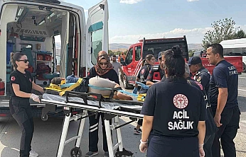Elazığ'da Minibüs Ve Hafif Ticari Araç Çarpıştı: 7 Kişi Yaralandı
