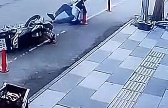 Elazığ'da Motosiklet Kazası Güvenlik Kamerasına Yansıdı