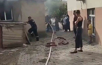 Elazığ'da Odunluk ve Kiler Alevlere Teslim Oldu