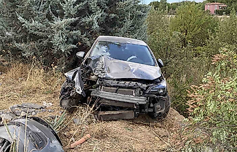 Elazığ'da Feci Kaza: Otomobil Ağaca Çarptı, 4 Yaralı