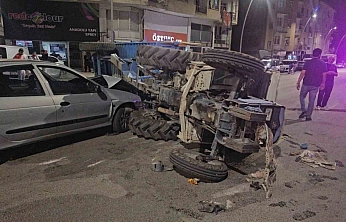 Elazığ'da Feci Kaza: Otomobil ile Traktör Çarpıştı, 5 Yaralı