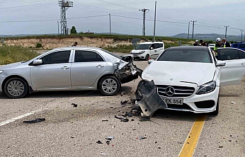 Korkutan Kaza: 1'i Hamile 4 Yaralı